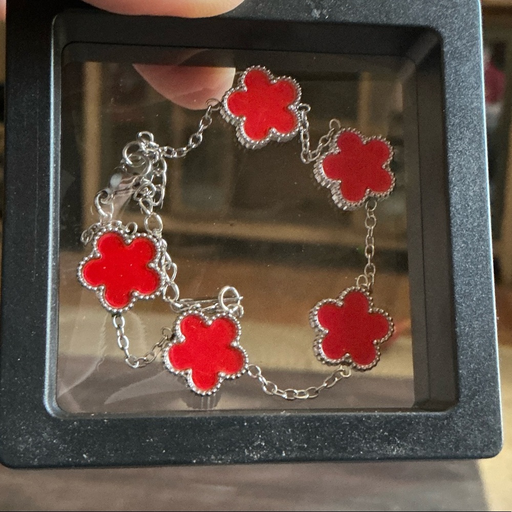 NWOT Moissanite Red Clover Stainless Steel bracelet 7-8.5”